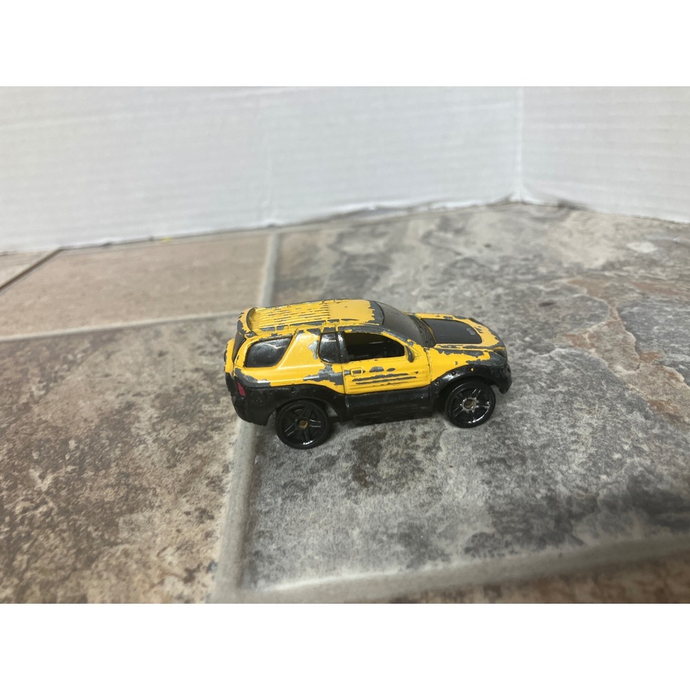 Hot Wheels‎ 2000 Isuzu VehiCROSS Yellow Black Diecast Toy Car